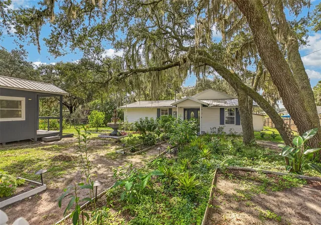 Photo 3 of Single family home for sale at 5927 White Sands Rd, Keystone Heights, FL 32656 | MLS# GC543204 | Listing updated on 2026-09-03