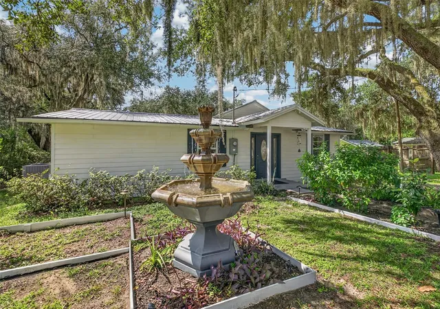 Photo 3 of Single family home for sale at 5927 White Sands Rd, Keystone Heights, FL 32656 | MLS# GC543204 | Listing updated on 2026-09-03