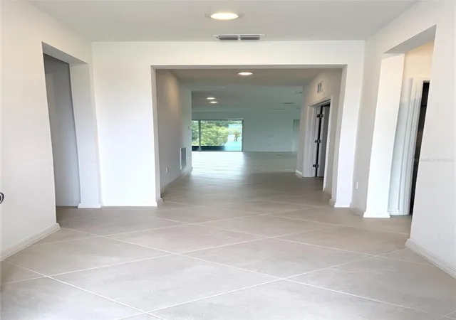 Photo 3 of Single family home for sale at 957 Silverlake Blvd, Lake Alfred, FL 33850 | MLS# O6438712 | Listing updated on 2026-09-03