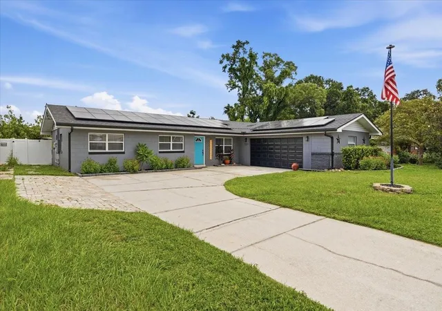 Photo 2 of Single family home for sale at 121 Lowell Rd, Winter Haven, FL 33884 | MLS# TB8545079 | Listing updated on 2026-09-03