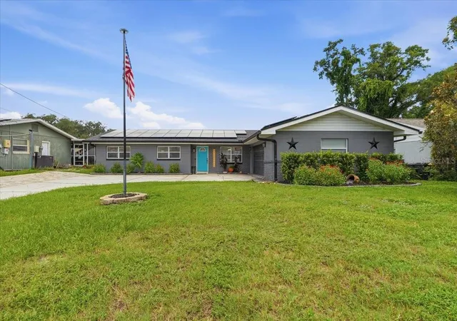 Photo 3 of Single family home for sale at 121 Lowell Rd, Winter Haven, FL 33884 | MLS# TB8545079 | Listing updated on 2026-09-03