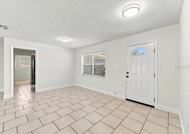Photo 4 of Single family home for sale at 121 Lowell Rd, Winter Haven, FL 33884 | MLS# TB8545079 | Listing updated on 2026-09-03