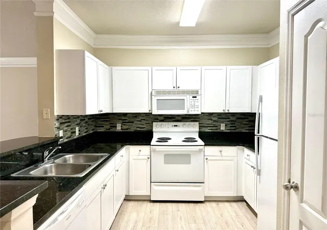 Photo 3 of Condo for sale at 8842 Villa View Cir #307, Orlando, FL 32821 | MLS# O6438772 | Listing updated on 2026-09-03
