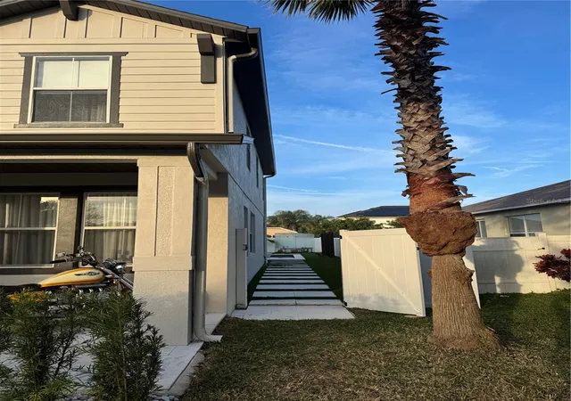 Photo 2 of Single family home for sale at 526 1st Cape Coral Dr, Winter Garden, FL 34787 | MLS# O6438786 | Listing updated on 2026-09-03