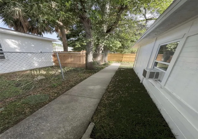 Listing Photo 2 - Condo for sale in building located at 935 17th Ave S, Saint Petersburg, FL 33705