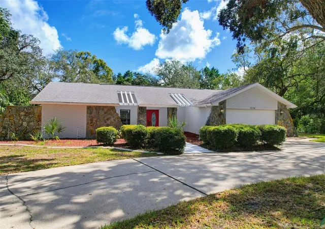 Photo 3 of Single family home for sale at 7256 Royal Oak Dr, Spring Hill, FL 34607 | MLS# W7889175 | Listing updated on 2026-09-03