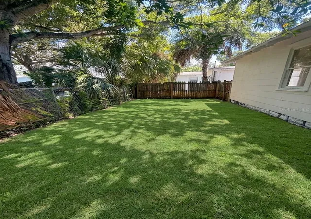 Listing Photo 2 - Condo for sale in building located at 1543 43rd St S, Saint Petersburg, FL 33711