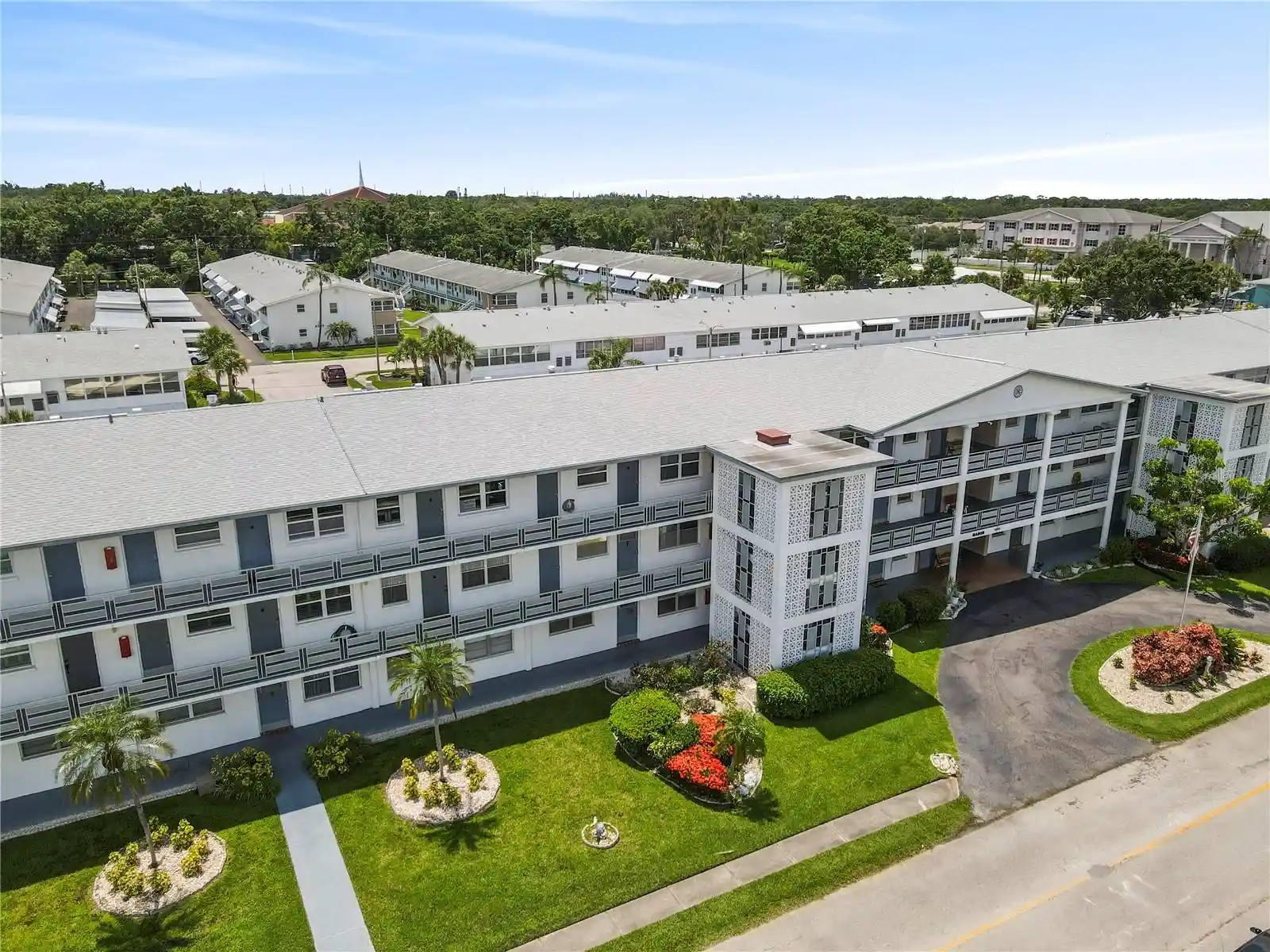 Listing Photo 2 - Condo for sale in 6000 20Th St N located at 6000 20Th St N, St. Petersburg, FL 33714 - Unit #123