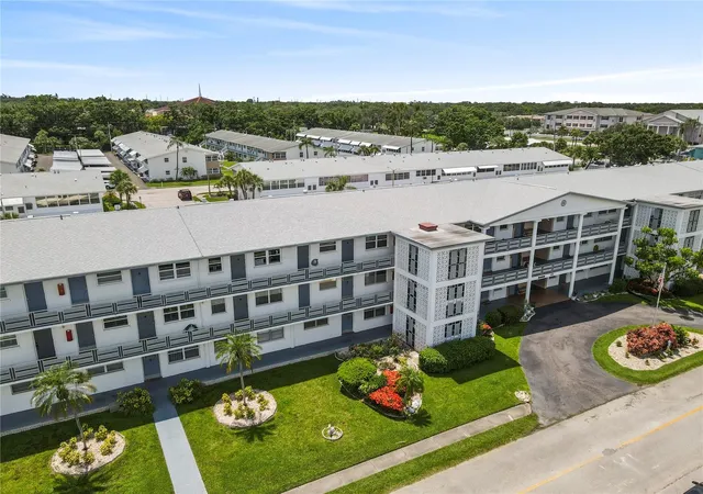 Photo 2 of Condo for sale at 6000 20th Street N #123, Saint Petersburg, FL 33714 | MLS# O6438880 | Listing updated on 2026-09-03