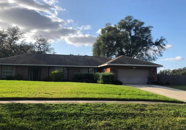 Photo 1 of Sale Pending at 2507 Beachwood Lane, Valrico, FL 33596 | MLS# R10853035 | Listing updated on 2026-10-06