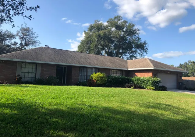 Photo 3 of Sale Pending at 2507 Beachwood Lane, Valrico, FL 33596 | MLS# R10853035 | Listing updated on 2026-10-06