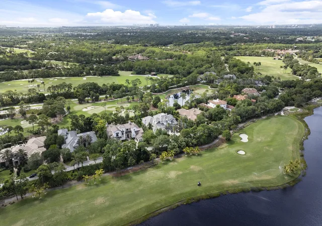 Photo 4 of Single family home for sale at 131 W Bears Club Dr, Jupiter, FL 33477 | MLS# R10979343 | Listing updated on 2026-09-15
