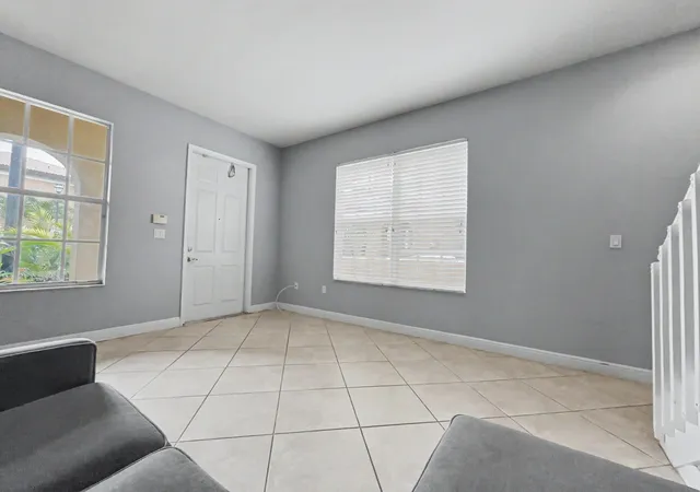 Photo 3 of Townhouse for sale at 6927 Julia Gdns Dr, Coconut Creek, FL 33073 | MLS# F10481344 | Listing updated on 2026-09-14