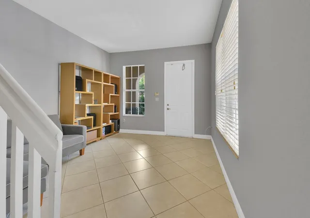 Photo 4 of Townhouse for sale at 6927 Julia Gdns Dr, Coconut Creek, FL 33073 | MLS# F10481344 | Listing updated on 2026-09-14