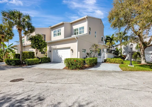 Photo 3 of Townhouse for sale at 2470 Harbour Cvs Dr, Hutchinson Island, FL 34949 | MLS# R11064675 | Listing updated on 2026-10-01