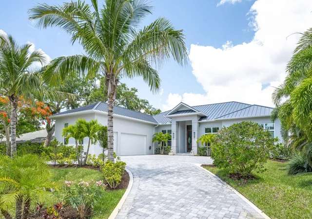 Photo 3 of Single family home for sale at 3937 Indian River Dr E, Vero Beach, FL 32963 | MLS# R11049683 | Listing updated on 2026-10-01