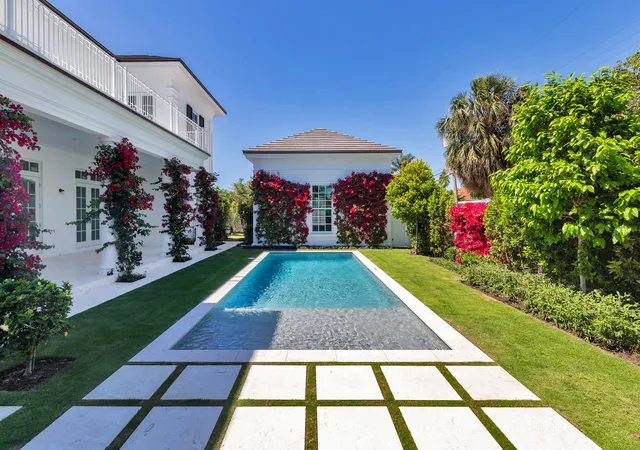 Photo 4 of Sale Pending at 205 Gray St, West Palm Beach, FL 33405 | MLS# R11071006 | Listing updated on 2026-10-06