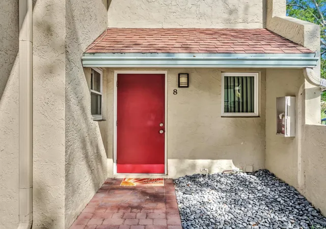 Listing Photo 4 - Condo for sale in building located at 499 Se 13Th St, FORT LAUDERDALE, FL 33316 - Unit #8e