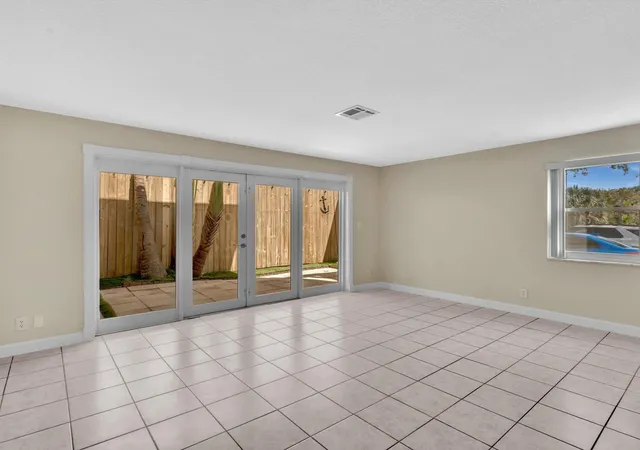 Listing Photo 5 - Condo for sale in building located at 499 Se 13Th St, FORT LAUDERDALE, FL 33316 - Unit #8e
