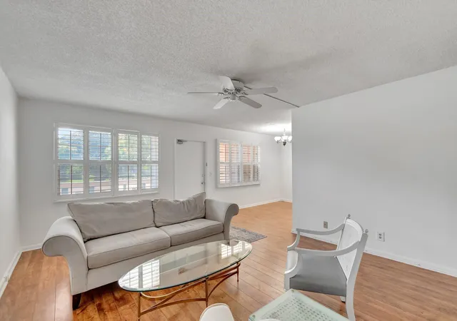 Listing Photo 4 - Condo for sale in building located at 267 Wellington J, West Palm Beach, FL 33417 - Unit #267