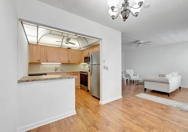 Listing Photo 5 - Condo for sale in building located at 267 Wellington J, West Palm Beach, FL 33417 - Unit #267