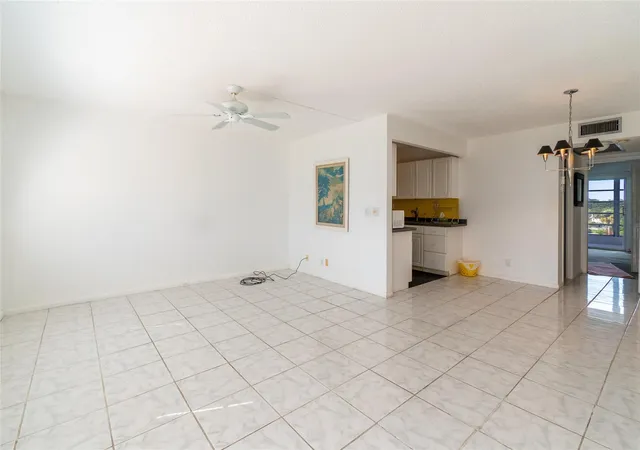 Listing Photo 4 - Condo for sale in building located at 4035 Cambridge B, Deerfield Beach, FL 33442 - Unit #4035