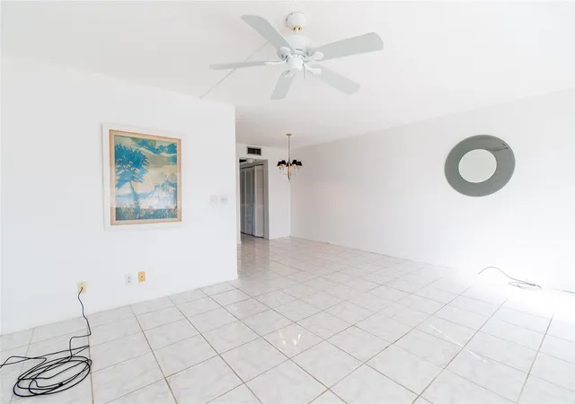 Listing Photo 5 - Condo for sale in building located at 4035 Cambridge B, Deerfield Beach, FL 33442 - Unit #4035