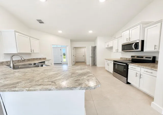 Photo 3 of Single family home for sale at 3009 Sw Savona Blvd, Port Saint Lucie, FL 34953 | MLS# R11111397 | Listing updated on 2026-09-14