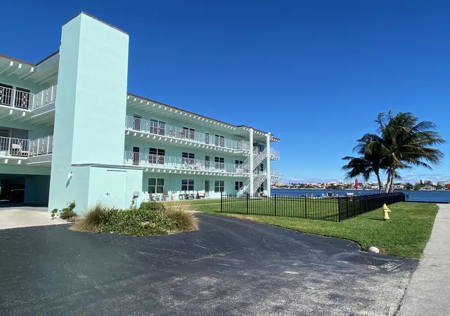 Photo 2 of Condo for sale at 219 Lakeview 102 Ave #102, Lantana, FL 33462 | MLS# R11111496 | Listing updated on 2026-09-23