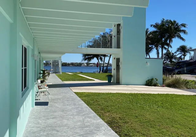 Listing Photo 4 - Condo for sale in building located at 219 Lakeview 102Nd Ave, Lantana, FL 33462 - Unit #102