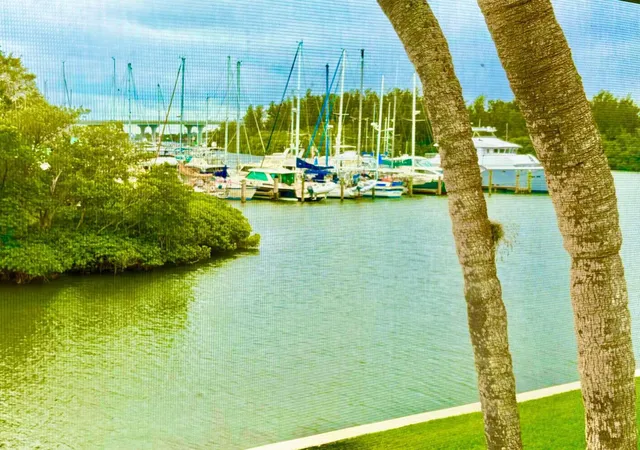 Listing Photo 4 - Condo for sale in building located at 200 Greytwig Rd, Vero Beach, FL 32963 - Unit #213