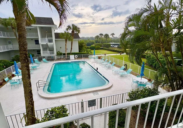 Listing Photo 5 - Condo for sale in building located at 200 Greytwig Rd, Vero Beach, FL 32963 - Unit #213