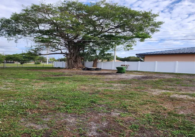 Photo 3 of Sale Pending at 905 Nw 5th St, Fort Lauderdale, FL 33311 | MLS# F10412197 | Listing updated on 2026-09-15