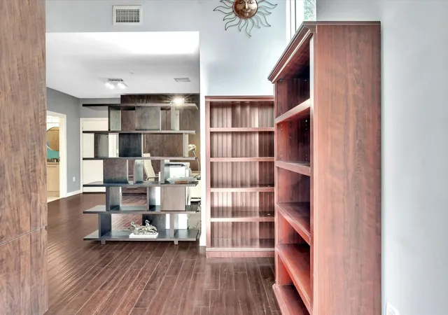 Photo 3 of Townhouse for sale at 733 Ne 4Th Ave #733, Fort Lauderdale, FL 33304 | MLS# F10458671 | Listing updated on 2026-09-23