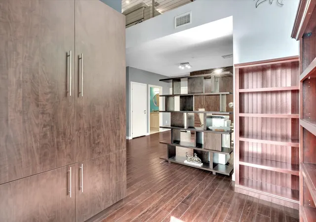 Photo 4 of Townhouse for sale at 733 Ne 4Th Ave #733, Fort Lauderdale, FL 33304 | MLS# F10458671 | Listing updated on 2026-09-23