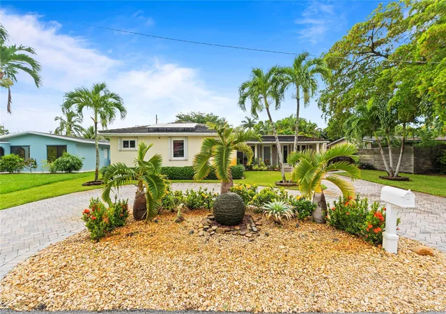 Photo 2 of Single family home for sale at 2501 Nw 8th Avenue, Wilton Manors, FL 33311 | MLS# F10517555 | Listing updated on 2026-09-28