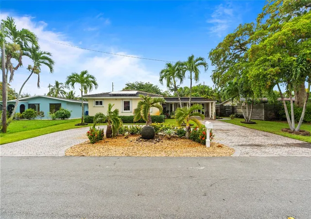 Photo 4 of Single family home for sale at 2501 NW 8th Avenue, Wilton Manors, FL 33311 | MLS# F10517555 | Listing updated on 2026-09-28