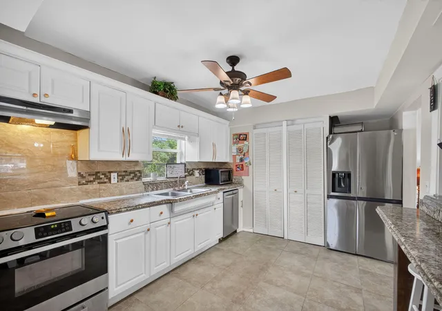 Photo 3 of Single family home for sale at 1136 W 7Th St, Riviera Beach, FL 33404 | MLS# R11114597 | Listing updated on 2026-09-14