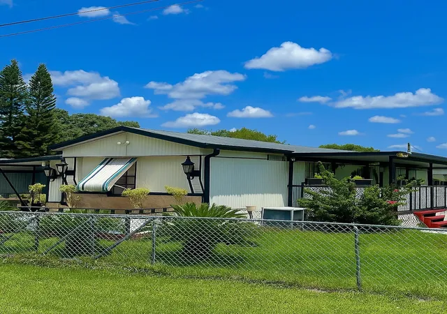 Photo 2 of Manufactured home for sale at 4143 Se 29th Court, Okeechobee, FL 34974 | MLS# F10514334 | Listing updated on 2026-09-14
