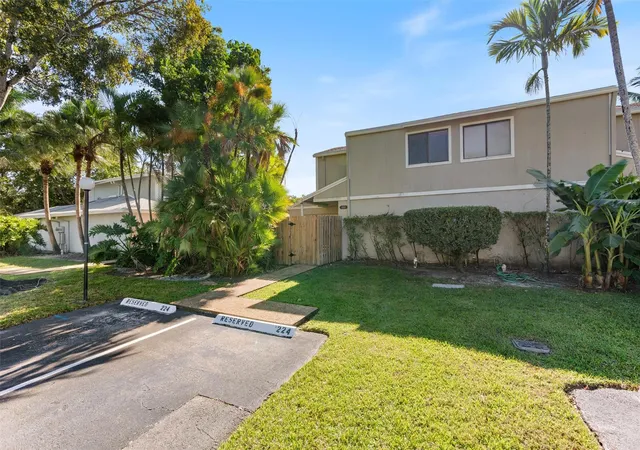 Photo 1 of Sale Pending at 722 Nw 132nd Terrace #722, Plantation, FL 33325 | MLS# F10473293 | Listing updated on 2026-09-15