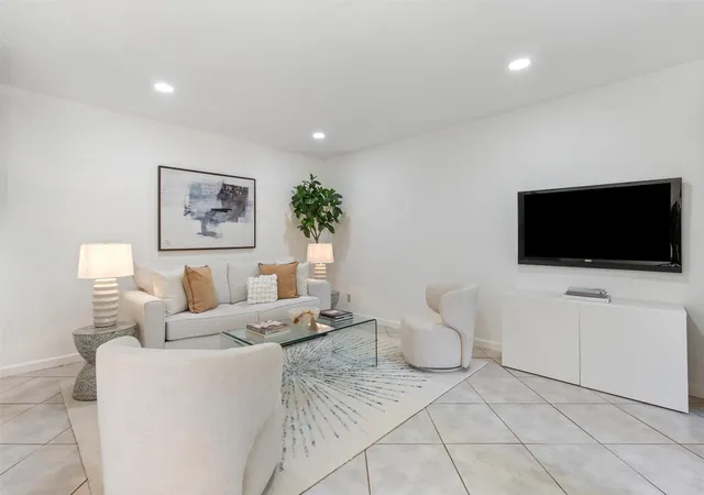 Photo 2 of Sale Pending at 722 Nw 132nd Terrace #722, Plantation, FL 33325 | MLS# F10473293 | Listing updated on 2026-09-15