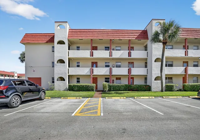 Photo 2 of Condo for sale at 2951 Sunrise Lakes Dr E #107, Sunrise, FL 33322 | MLS# R11116370 | Listing updated on 2026-09-12