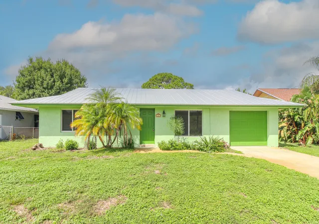 Photo 1 of Single family home for sale at 431 Ne Julia Ct, Jensen Beach, FL 34957 | MLS# R11116675 | Listing updated on 2026-09-23