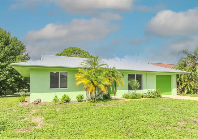 Photo 2 of Single family home for sale at 431 Ne Julia Ct, Jensen Beach, FL 34957 | MLS# R11116675 | Listing updated on 2026-09-23