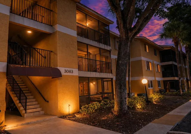 Listing Photo 4 - Condo for sale in building located at 3083 N Oakland Forest Dr, Oakland Park, FL 33309 - Unit #308