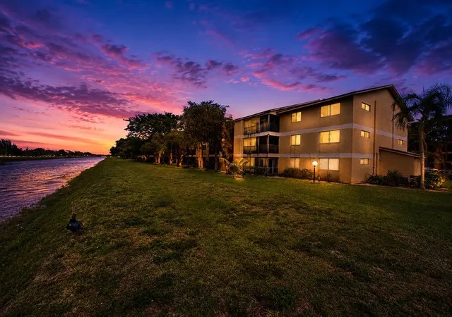 Listing Photo 5 - Condo for sale in building located at 3083 N Oakland Forest Dr, Oakland Park, FL 33309 - Unit #308