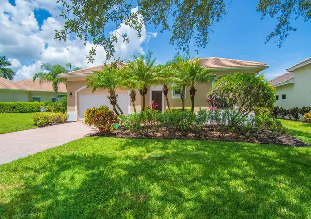 Photo 2 of Single family home for sale at 1208 Riverwind Cir, Vero Beach, FL 32967 | MLS# R11120311 | Listing updated on 2026-09-23