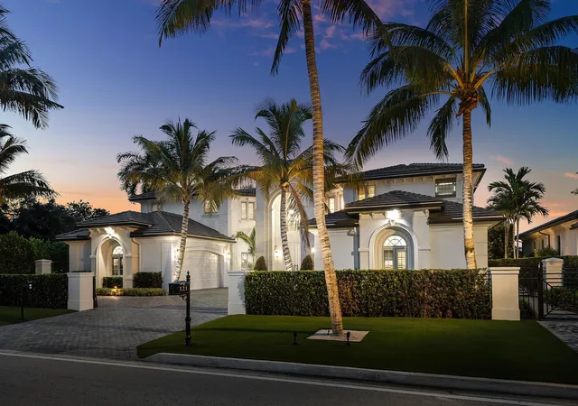 Photo 2 of Mansion for sale at 121 Royal Palm Wy, Boca Raton, FL 33432 | MLS# R11116099 | Listing updated on 2026-10-05