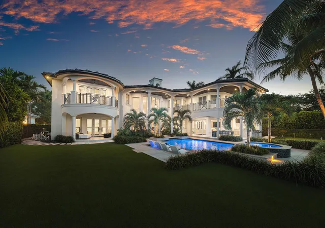 Photo 3 of Mansion for sale at 121 Royal Palm Wy, Boca Raton, FL 33432 | MLS# R11116099 | Listing updated on 2026-10-05