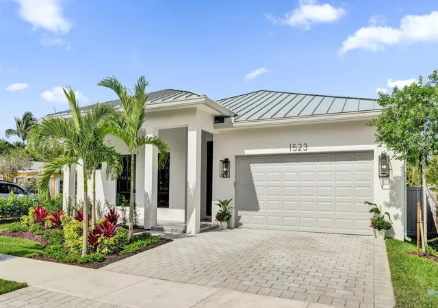 Photo 2 of Single family home for sale at 1523 Ne 17th Way, Fort Lauderdale, FL 33304 | MLS# F10518819 | Listing updated on 2026-10-07